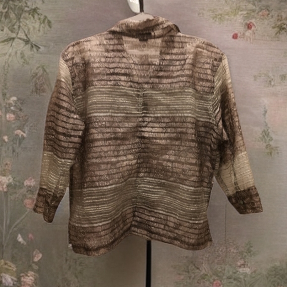 Unleash Your Style with the Pre-Loved West End Long Sleeve Button-Down Shirt - Picture 2 of 16